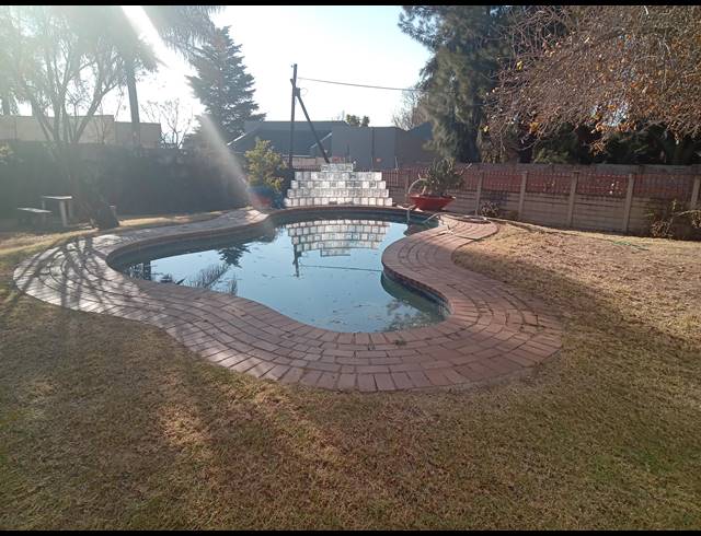 6 bed property to rent in BUCCLEUCH